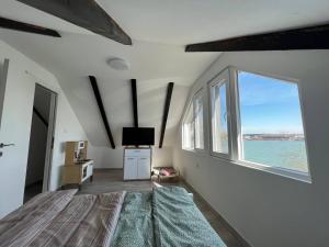 Postel nebo postele na pokoji v ubytování River House Zizi
