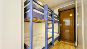 Μία ή περισσότερες κουκέτες σε δωμάτιο στο Résidence Andromede - Studio confortable · Proche des pistes MAE-7416