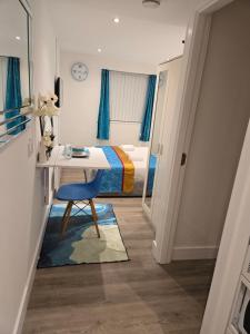 Postel nebo postele na pokoji v ubytování The Cosy Pod Studio - Short Stay in Salford