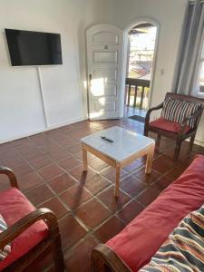 a living room with a couch and a coffee table at Casa da Lua Centro in Búzios