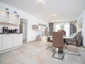 Η κουζίνα ή μικρή κουζίνα στο Bickbeeren FeWo BICKBEEREN Barbara Whg 5