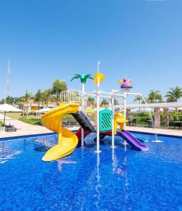 a swimming pool with a water slide in a resort at Aconchego Cuesta de Botucatu Ninho verde 2 in Pardinho