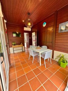Fotografie z fotogalerie ubytování Le Gaspardo , 2 chambres climatisées , à 2 mins à pied de la plage , wifi , jardin clos, parking ,sans vis-à-vis v destinaci Le Carbet
