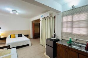a bedroom with a bed and a sink in it at GRAN habitación céntrica Iguazú 1-A in Puerto Iguazú