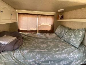 Postel nebo postele na pokoji v ubytování Camper Sundream