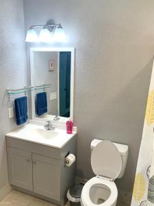 Ein Badezimmer in der Unterkunft Getaway Clubhouse
