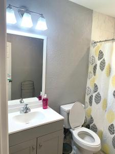 Ein Badezimmer in der Unterkunft Getaway Clubhouse