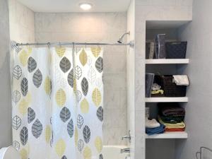Ein Badezimmer in der Unterkunft Getaway Clubhouse
