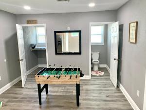 Eine Spielezimmer in der Unterkunft Getaway Clubhouse