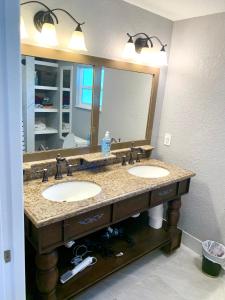 Ein Badezimmer in der Unterkunft Getaway Clubhouse