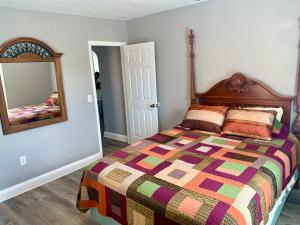 Ein Bett oder Betten in einem Zimmer der Unterkunft Getaway Clubhouse