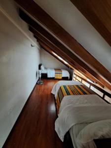 Letto o letti in una camera di Quito Basecamp - Adventure Hostel