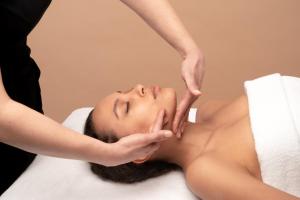 a woman getting a massage from a therapist at InterContinental Genève by IHG in Geneva
