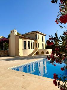 Πισίνα στο ή κοντά στο Luxury villa pool&beach paradise