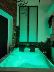 GDAŃSK CHMIELNA PRESTIGE HOME SPA apartments with luxury JACUZZI and ...