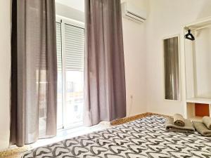 Posteľ alebo postele v izbe v ubytovaní Sunny Malaga Centre Flats, 2 Options, with Balcony or Terrace