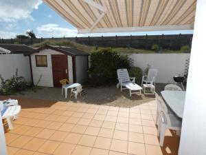 Fotografia z galérie ubytovania Maison familiale 94m² à 1,2km des plages - Jardin clos, 3 chambres, terrasse équipée - FR-1-540-255 v destinácii Notre-Dame-de-Monts