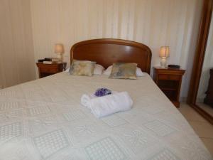Posteľ alebo postele v izbe v ubytovaní Maison familiale 94m² à 1,2km des plages - Jardin clos, 3 chambres, terrasse équipée - FR-1-540-255
