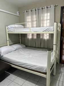 Postel nebo postele na pokoji v ubytování Kitnet Flamingo 31B + 29 fotografií