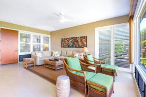KBM Resorts FREE CAR Kapalua Bay Villa Oceanfront 1-Bedroom Condo with Amazing views KBV-30G2的休息区
