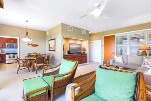 KBM Resorts FREE CAR Kapalua Bay Villa Oceanfront 1-Bedroom Condo with Amazing views KBV-30G2的休息区