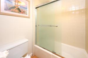 KBM Resorts FREE CAR Napili Point Oceanfront Spacious 2-Bedroom Villa NAP-C18的一间浴室