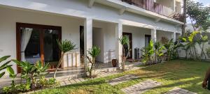 Κήπος έξω από το Secret Kuta Apartment with Free Parking & Automated Check in 24 7