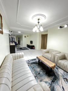 Χώρος καθιστικού στο Azzalea 3-Bedroom Apartment Cameron Highlands