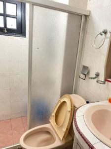 Ένα μπάνιο στο Azzalea 3-Bedroom Apartment Cameron Highlands +9 φωτογραφίες