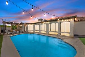 a swimming pool in the backyard of a house at Relaxing 5br W Heated Pool, Billiards & Foosball in Glendale