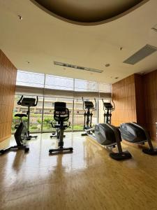 Fitness centrum a/nebo fitness zařízení v ubytování BRANZ BSD Prime Location - BSD Central Business District & ICE BSD