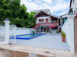 Bazén v ubytování Vientiane Ruby Villa Hotel nebo v jeho okolí