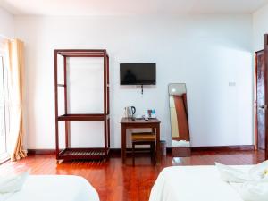 Postel nebo postele na pokoji v ubytování Vientiane Ruby Villa Hotel