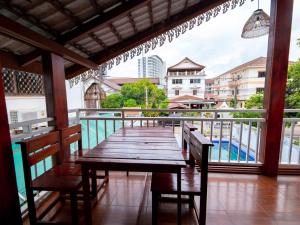 Bazén v ubytování Vientiane Ruby Villa Hotel nebo v jeho okolí