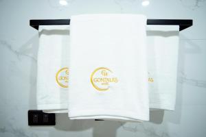 Certificato, attestato, insegna o altro documento esposto da Gonzales Hotel