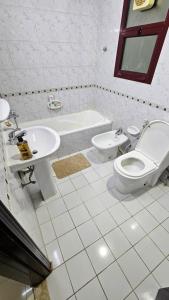 Koupelna v ubytování Deluxe Villa Rooms near Dubai Airport + 8 fotografií