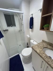 une salle de bains avec douche, toilettes et lavabo dans l'établissement #2 Apto Top próx Metrô-Allianz Parque-Pró Magno, à São Paulo 22 autres photos