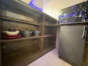 Cucina o angolo cottura di Cozy Pent House with Balcony for R&R
