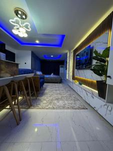 TV o dispositivi per l'intrattenimento presso Cozy Pent House with Balcony for R&R