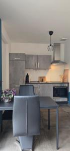 a kitchen with a table and chairs in a room at Central Comfort Modernes Studio in Aschaffenburg