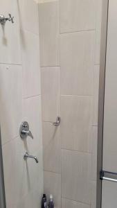 Un baño de Apt A - Carmelitas 2 Bedrooms