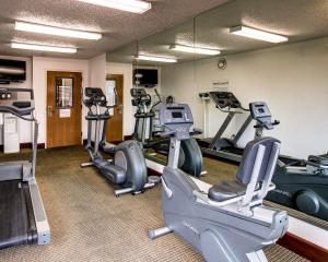 Fitness centrum a/nebo fitness zařízení v ubytování Quality Inn