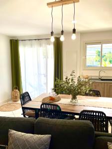 a kitchen and dining room with a table and chairs at Ti Kaz des Roches in Saint-Louis +27 photos