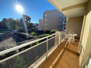 a balcony with a table and a street light at C219 -2 pieces avec parking proche plage in Arcachon