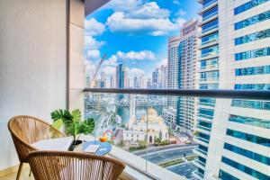 Nespecifikovaný výhled na destinaci Dubaj nebo výhled na město při pohledu z apartmánu