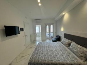 a bedroom with a bed and a tv on a wall at Alba White in Rome