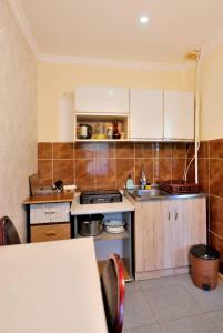 Kuchnia lub aneks kuchenny w obiekcie Hotel Vardzia K A L A