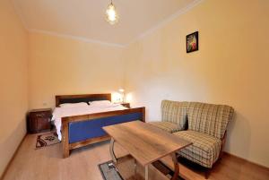 Łóżko lub łóżka w pokoju w obiekcie Hotel Vardzia K A L A