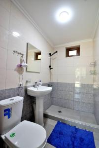 Łazienka w obiekcie Hotel Vardzia K A L A