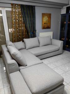 Χώρος καθιστικού στο Chrisoupoli Cheerful 2 Bd Apt with Balcony +25 φωτογραφίες